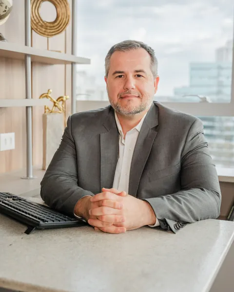 Dr. Bruno Brunelli, responsável técnico da clínica